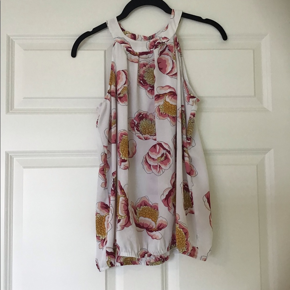 Cute floral sleeveless top.